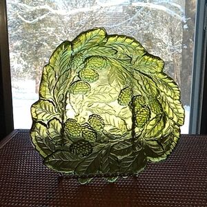 Vintage Indiana green glass Logan berry bowl